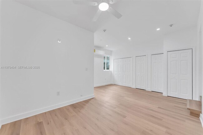 Building Photo - 2121 SW 30th Ct