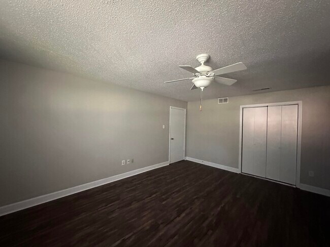 Building Photo - 2714 Gerald Ford Dr W