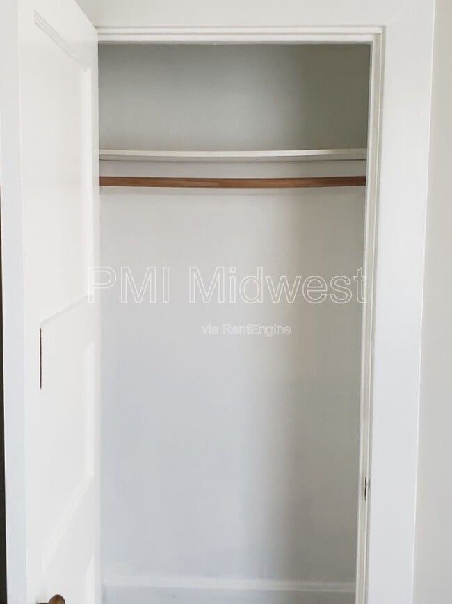 Building Photo - 125 E 17th St