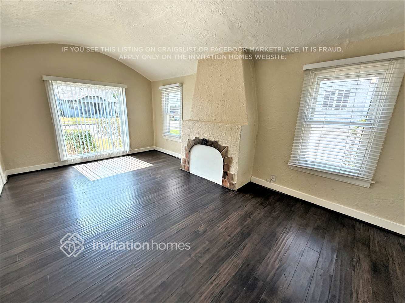 Building Photo - 6046 6th Ave