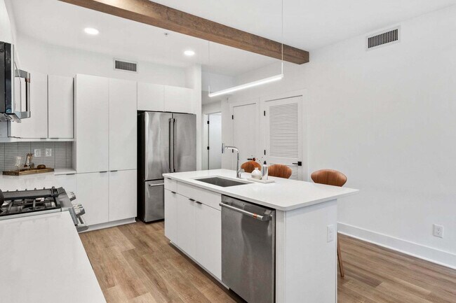 Building Photo - 346 Peters St SW