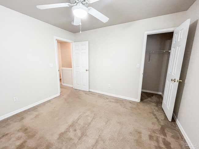 Building Photo - 5915 N Bay Point Dr