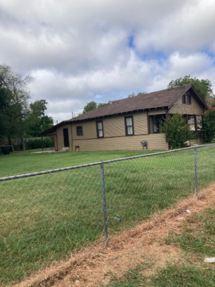Building Photo - 430 Ferris Ave