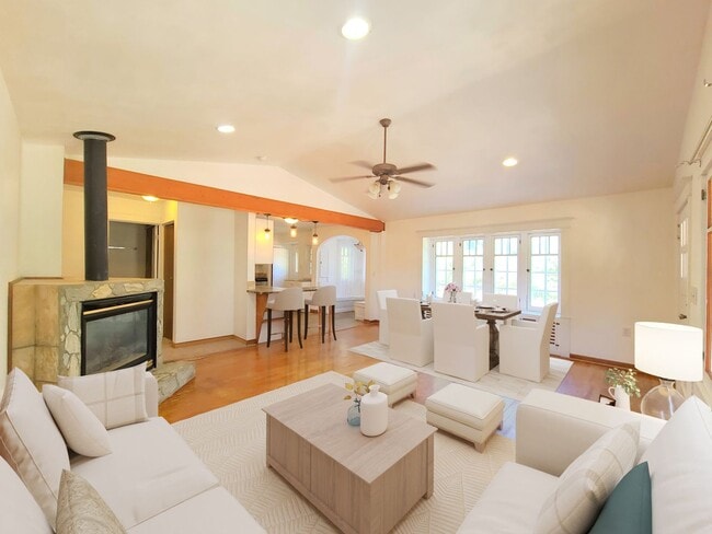 Building Photo - $2,200- 4 Bed / 2 Bath House on an Almost Acre Lot in Spokane Valley