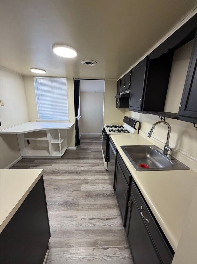 Building Photo - Newly updated 2nd floor Laurel Springs condo, Exeter Township