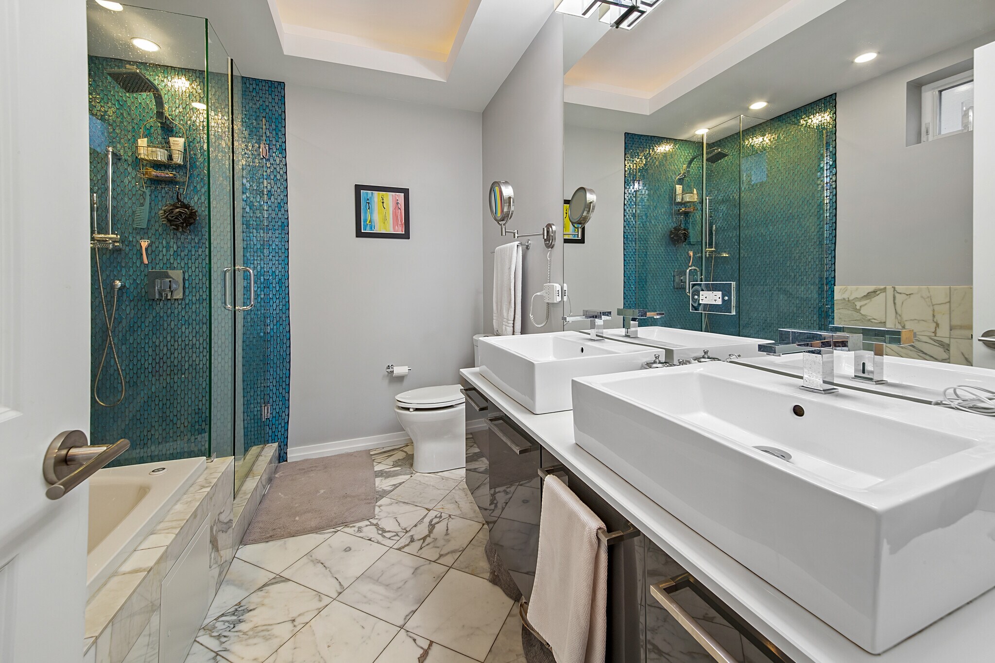 Building Photo - 2339 N Leavitt St