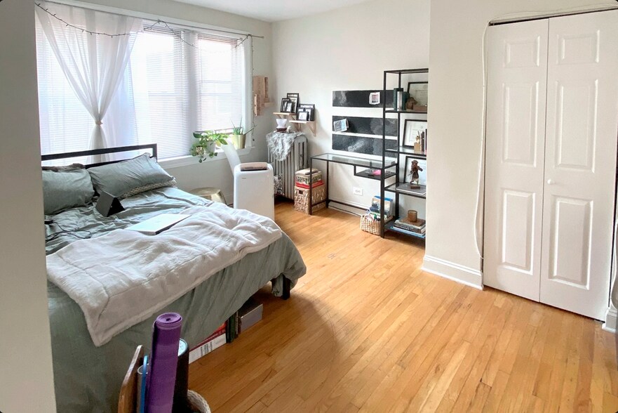 Primary Photo - 816 W Cornelia Ave