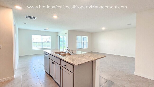 Building Photo - LOVELY 3 BEDROOM HOME WITHIN SILVERSTONE N...