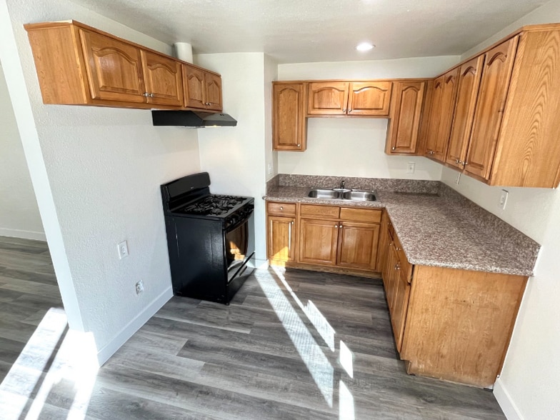 Building Photo - 1604 N H St