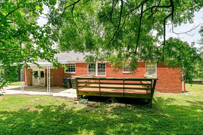 Building Photo - Cozy One Story, 3 bedroom, 2 baths, 1411 sqft