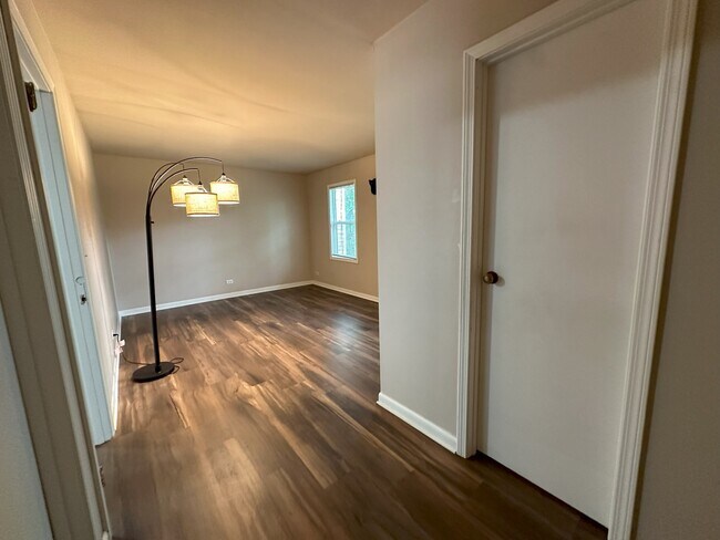 Building Photo - 276 Sioux Dr