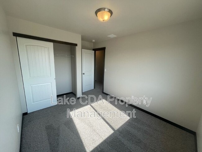 Building Photo - 12397 N Cavanaugh Dr