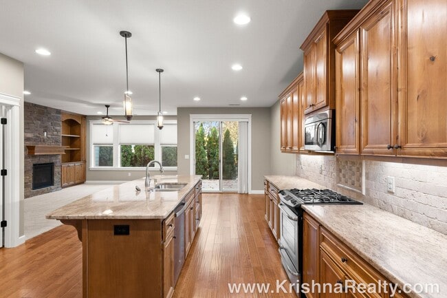 Building Photo - 4 Bedroom 3 Bath Upscale Luxury Fishers La...