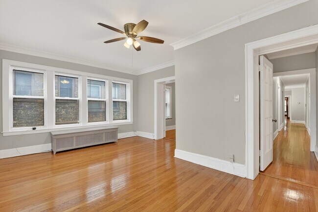 Building Photo - 6815 S Crandon Ave