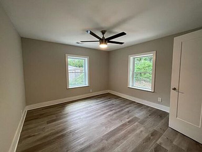 Building Photo - Beautiful Mozley Park Neighborhood Home