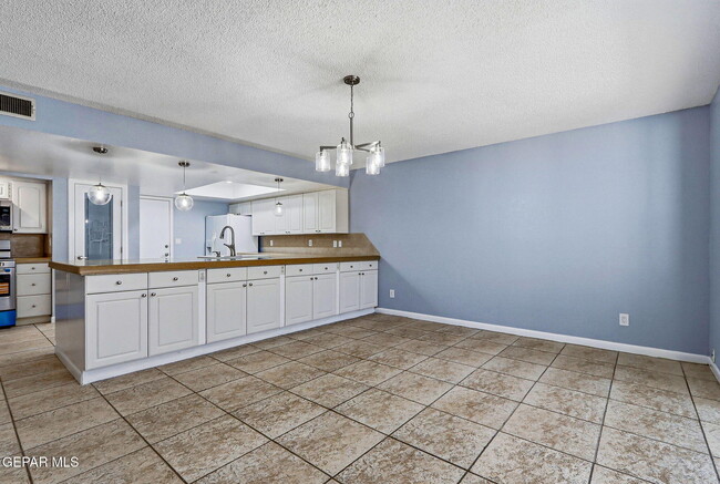 Building Photo - 6141 Sierra Valle Ln