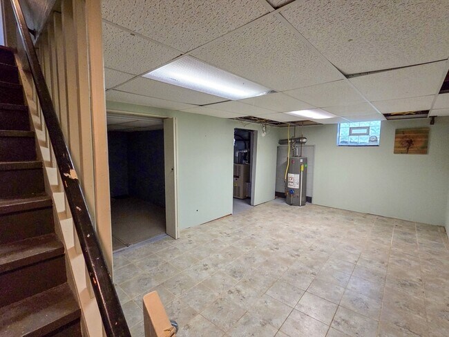 Building Photo - 151 Mahoning Dr