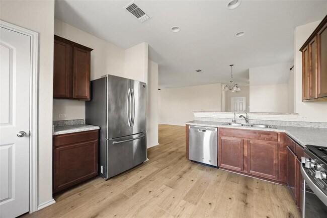 Building Photo - 280 La Dera Dr