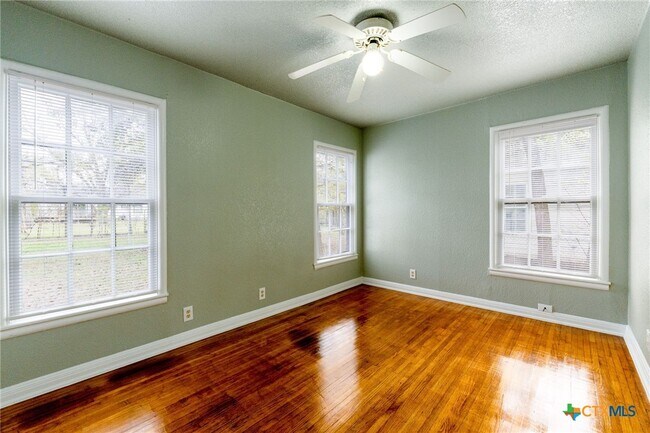 Building Photo - 1108 Stewart St