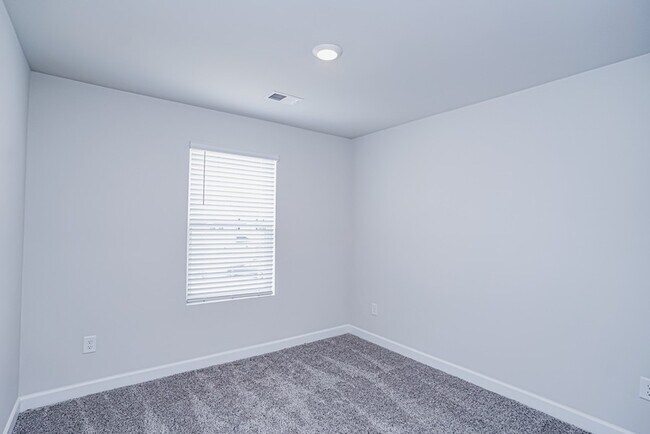 Building Photo - 126 Telford Dr