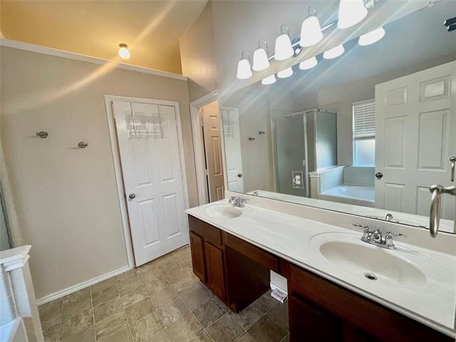 Building Photo - 3210 W Glenwood Dr