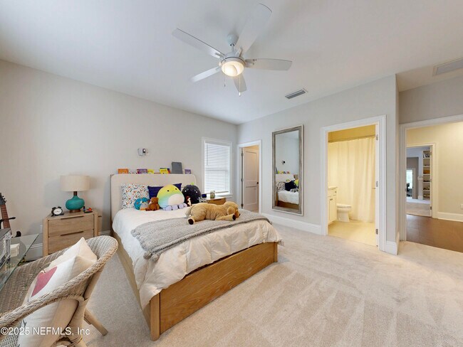 Building Photo - 401 Payasada Lakes Ave