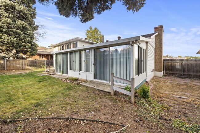 Building Photo - 2022 Northglen Dr