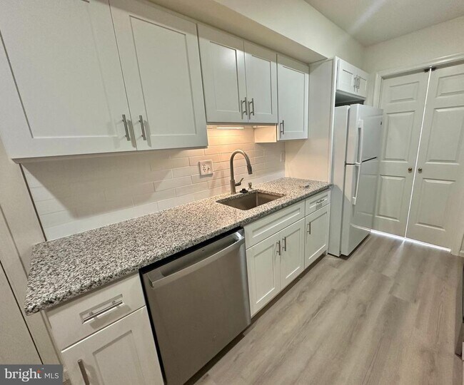 Building Photo - 560 Foxwood Ln