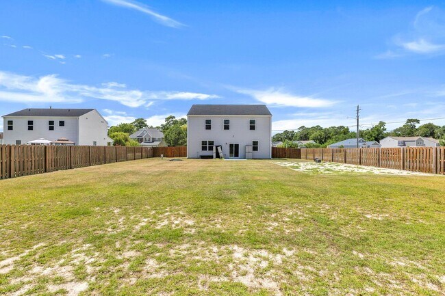 Building Photo - Updated Holly Ridge Home!