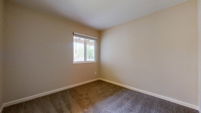 Building Photo - Meticulously Maintained Four Bedroom Singl...