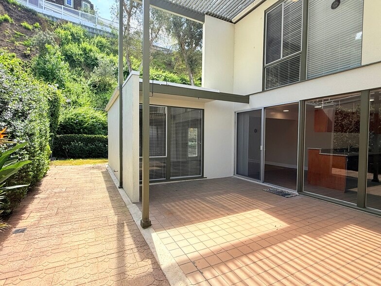 Building Photo - 4126 Del Mar Ave