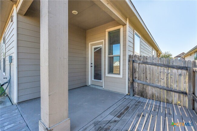 Building Photo - 1999 Wind Chime Wy