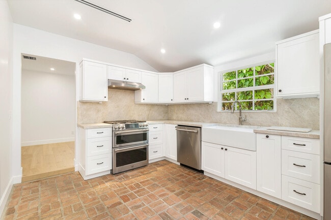 Building Photo - 222 S County Rd