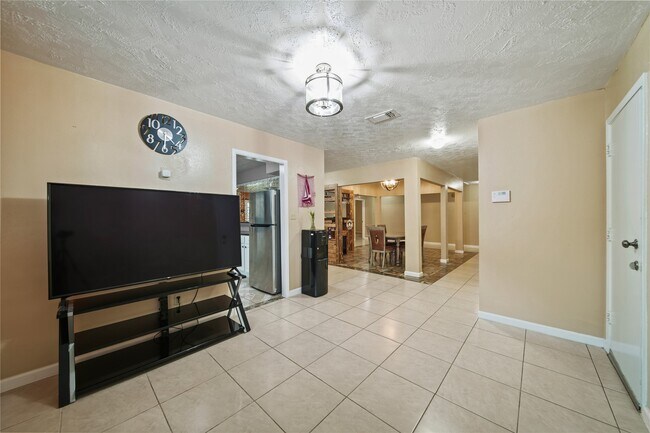 Building Photo - 10431 Odessa Dr