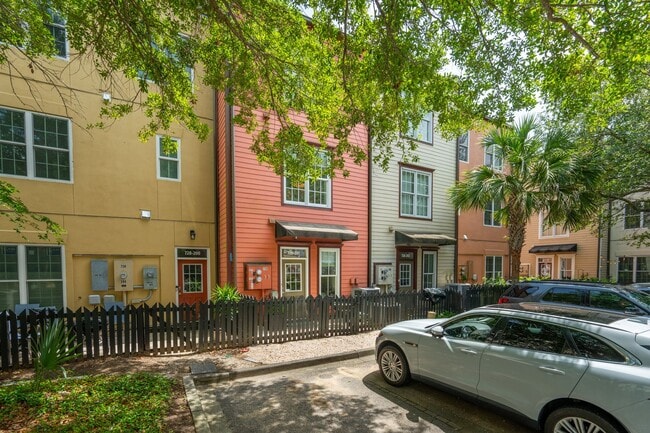 Building Photo - Fully Furnished 2BR Condo with Designer Touches in Shelmore Village