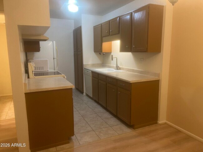 Building Photo - 5902 W Townley Ave