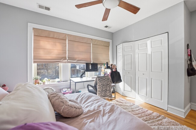 Building Photo - 1928 W Addison St