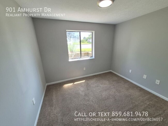 Building Photo - 901 Amhurst Dr