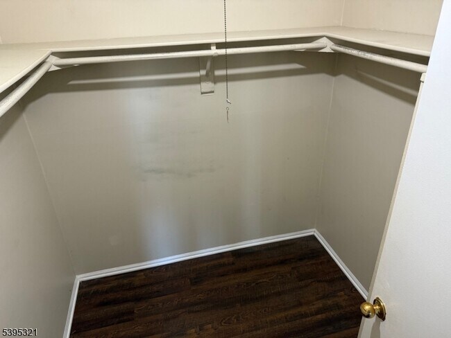 Building Photo - 75 Homestead Ln