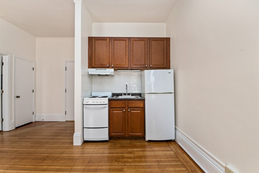 Building Photo - 9 Buswell St