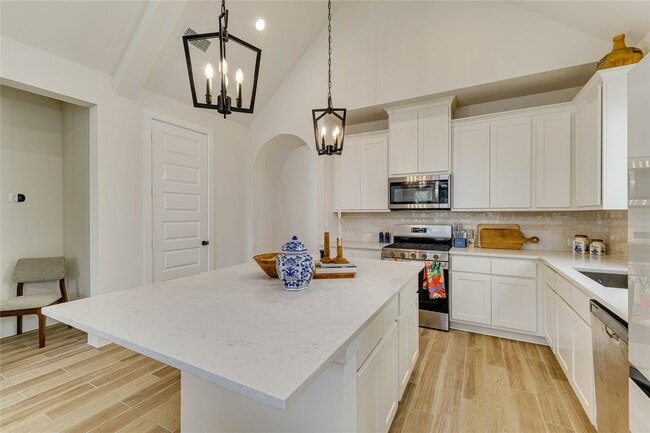 Building Photo - 617 Buckaroo Dr