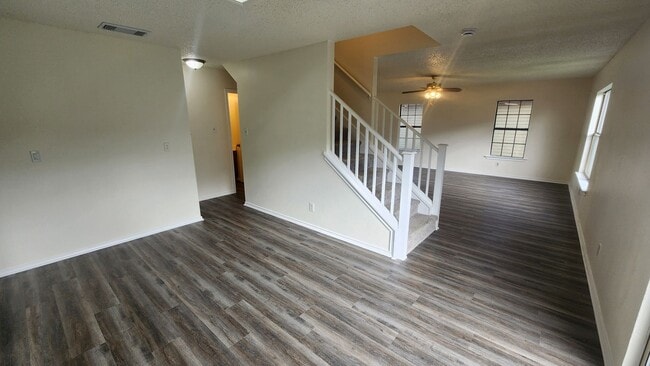 Building Photo - 3-bedroom 2.5 Bath Home in Converse