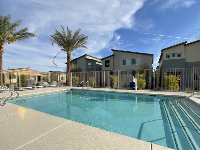 Building Photo - GATED 4 BED 2.5 BATH 2 CAR GARAGE SINGLE FAMILY HOME w/ LOFT, BEDROOM DOWNSTAIRS, NEXT TO COMMUNI...