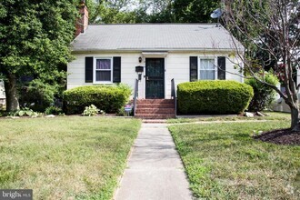 Building Photo - 819 Heron Dr