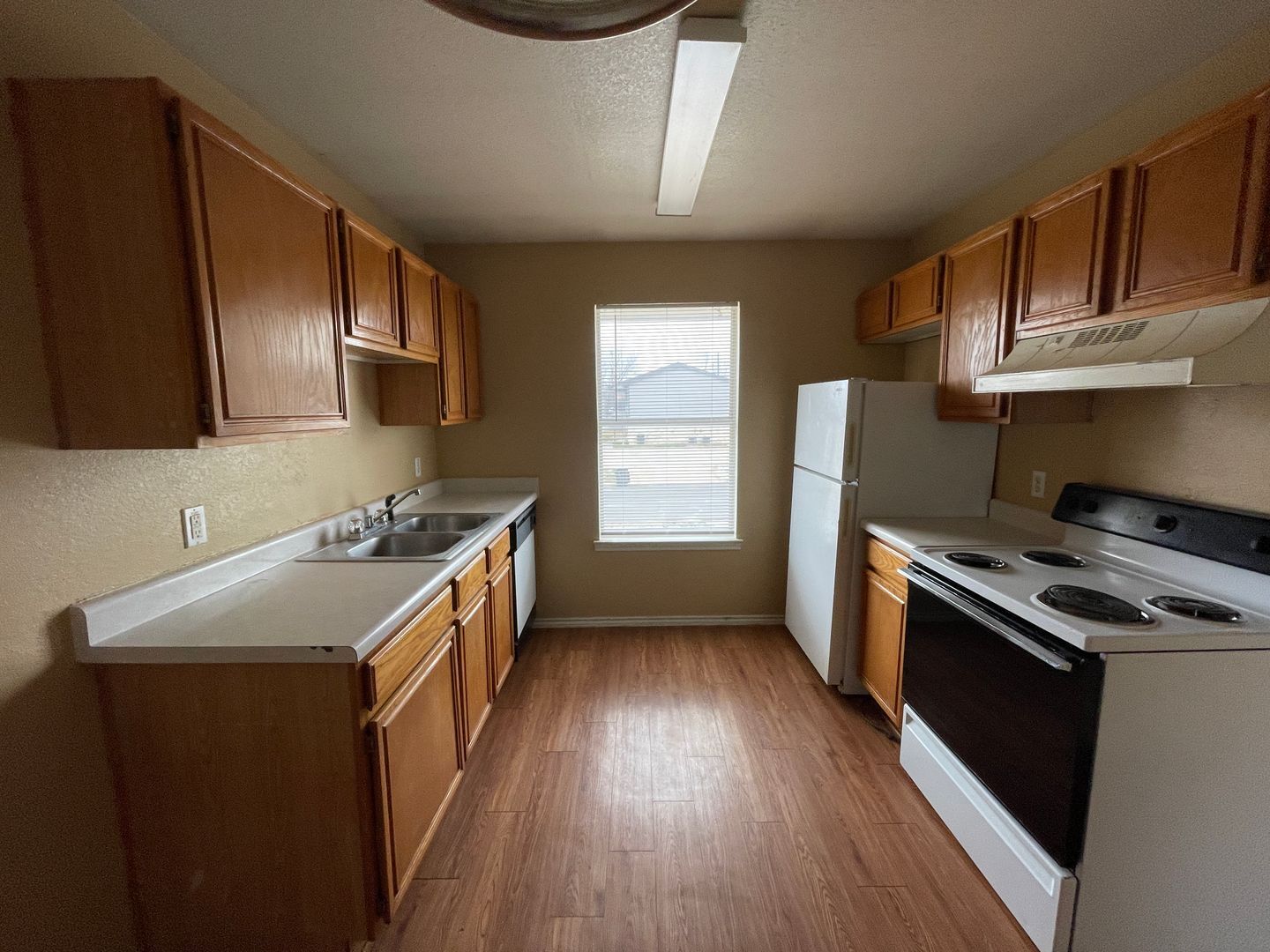 Building Photo - 1603 Cedarhill Dr