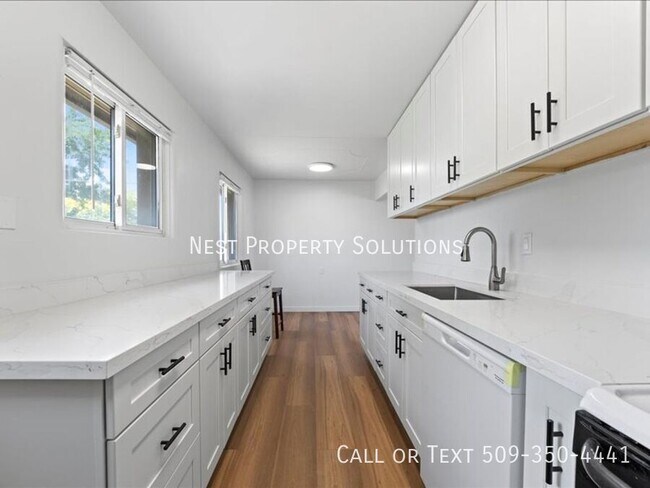 Building Photo - 810 S Fairbanks-