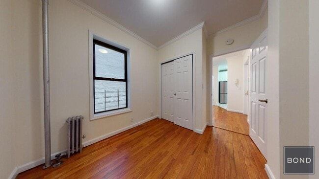 Primary Photo - 516 E 80th St