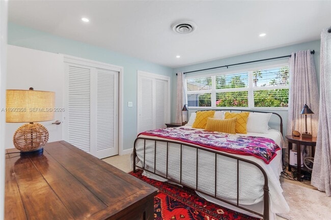 Building Photo - 1639 NE 27th Dr