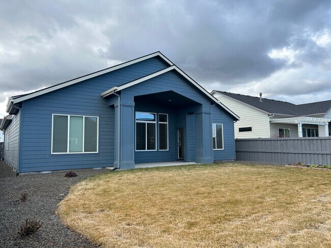 Building Photo - Gorgeous 3 bedroom 2 bathroom Home in Nampa