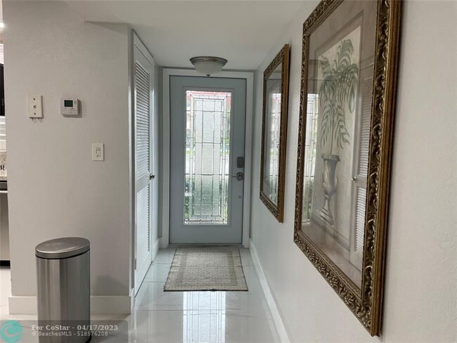 Building Photo - 9420 S Hollybrook Lake Dr